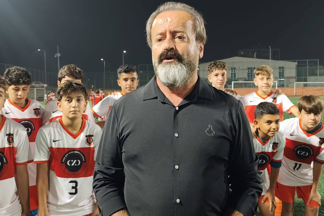 YILMAZ ŞAHUTOĞLU’NDAN DEPREMZEDE ÇOCUKLARA ANLAMLI DESTEK